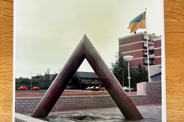 Werk_DeMoor.Dwarsligger.2.jpg Werk_DeMoor.Dwarsligger.2.jpg